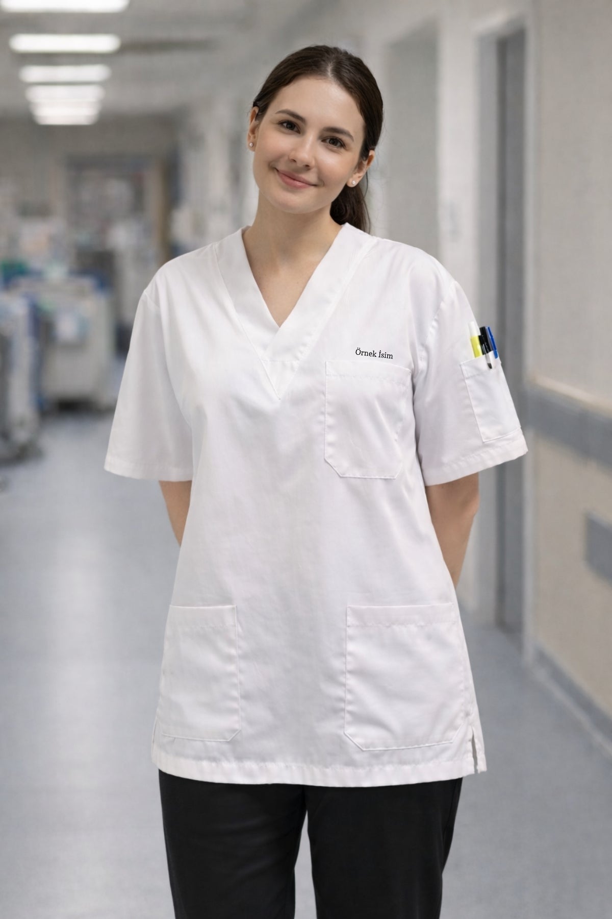 Kadın beyaz scrubs üst model, tesettür scrubs forma, modern scrubs kıyafet ve konforlu medical scrubs tasarımı