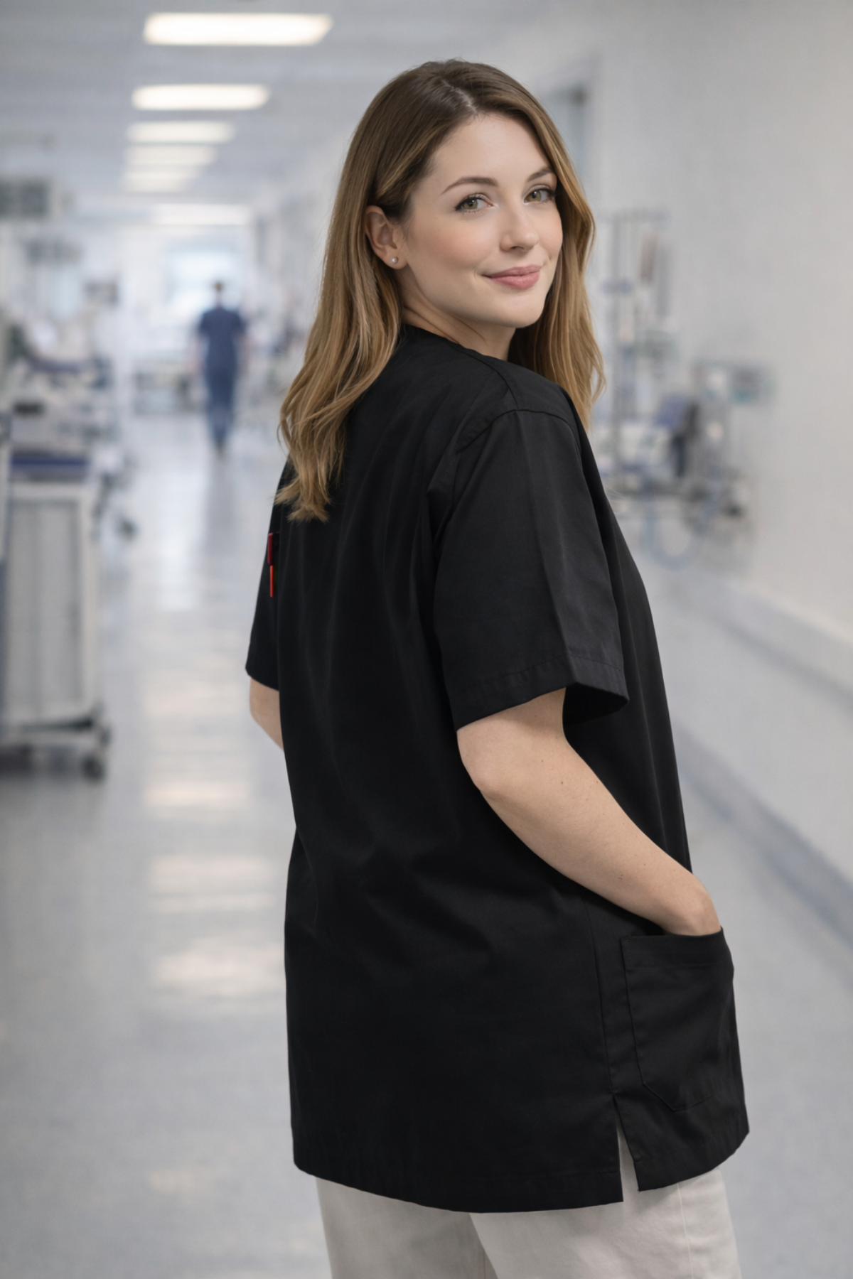Şık ve sade siyah scrubs takım üstü, kadın medical scrubs uniform detaylı görünüm