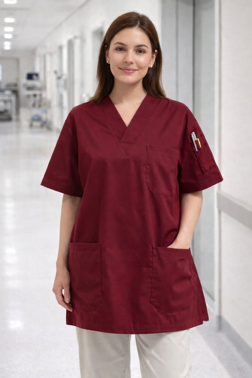 Kadın scrubs modeli bordo renk, pamuklu scrubs üst, rahat ve şık scrubs kıyafet