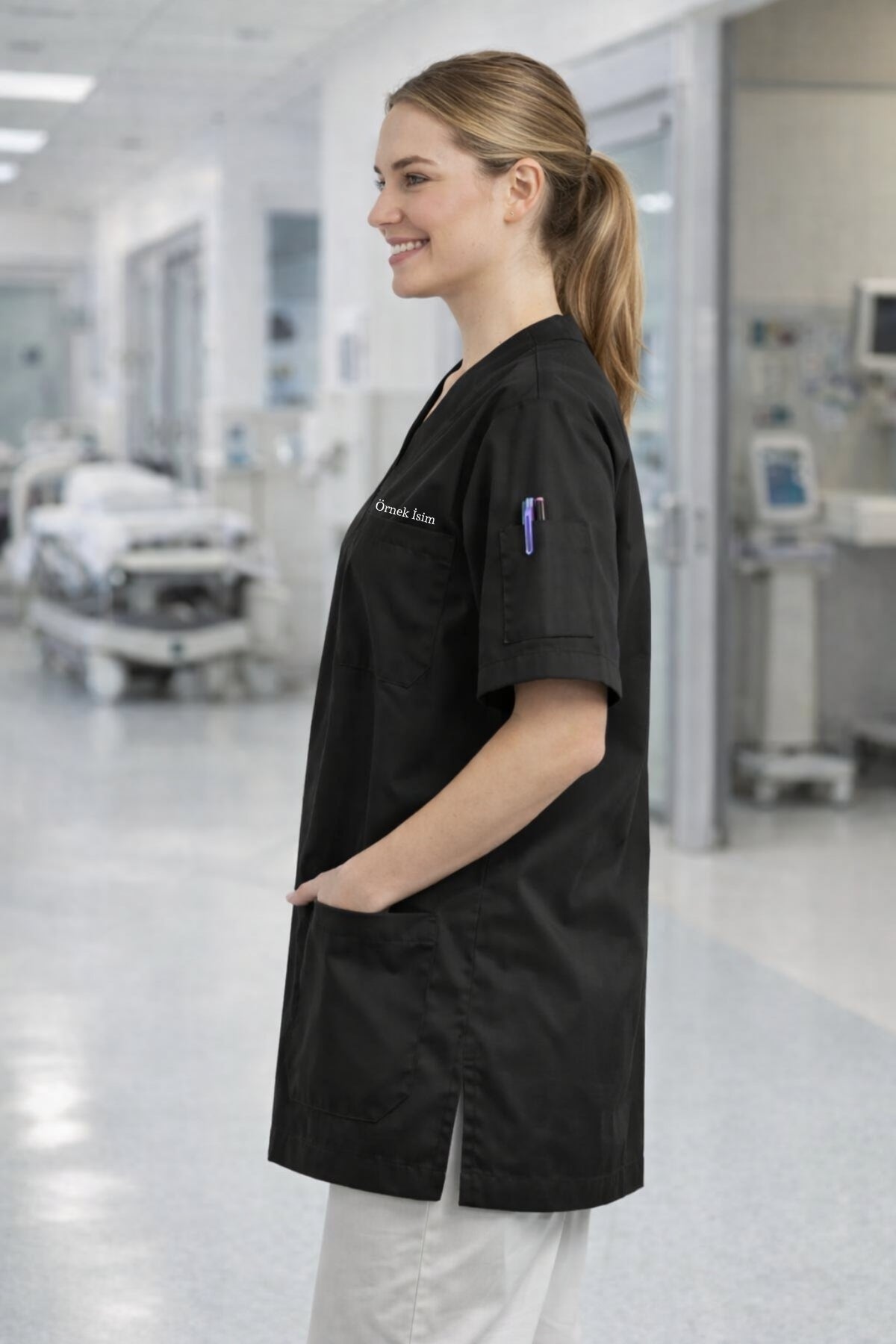 En iyi scrubs markası arayanlar için modern siyah scrubs modeli tesettür uyumlu tasarım